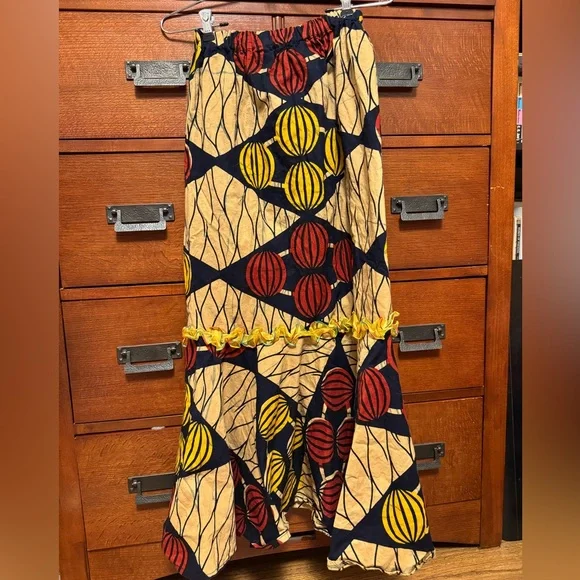 Beautiful African skirt made in Nigeria. Elastic waist to fit sizes XS-L - Picture 2 of 4